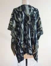 Load image into Gallery viewer, Fuzzy Camo Vest