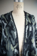 Load image into Gallery viewer, Fuzzy Camo Vest